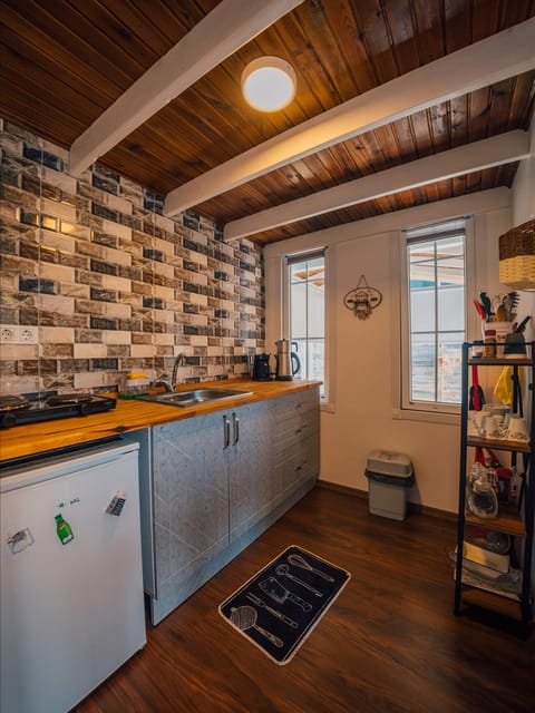 listing card gallery