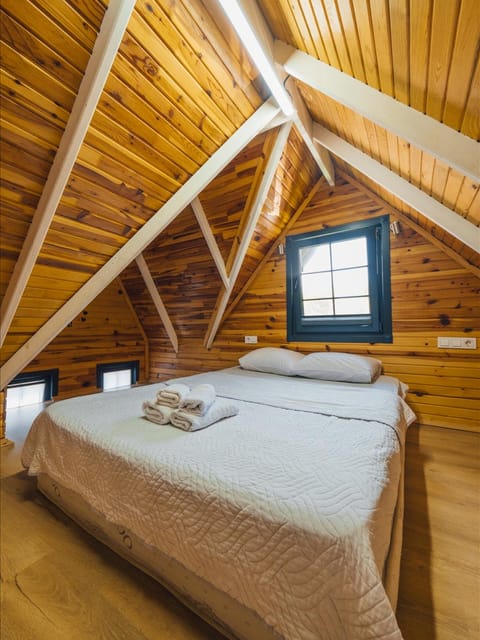 listing card gallery